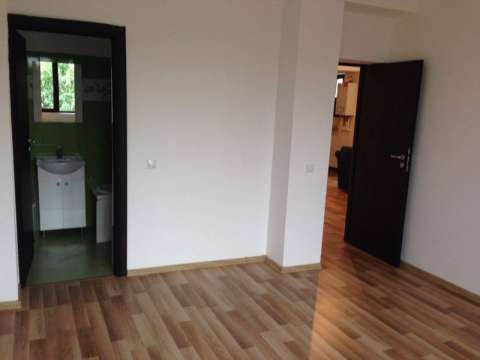 vand apartament zona jiului damaroaia 2