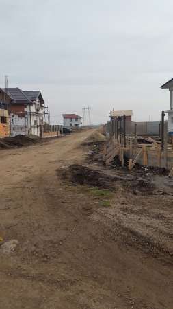 Teren de casa Com. Berceni la intrare