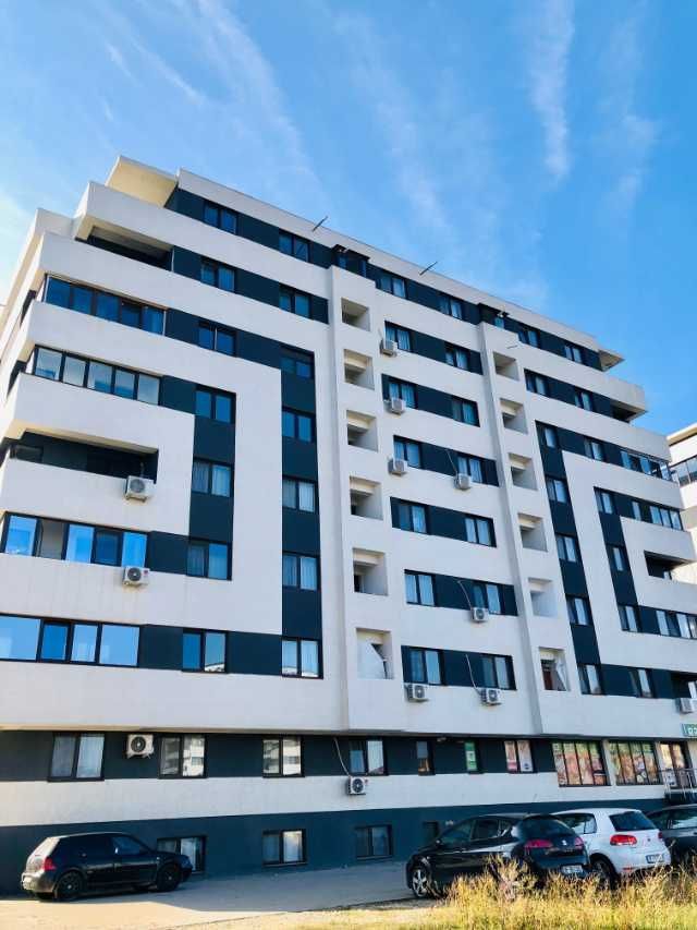 Vand apartament cu 3 camere , pe Str . Rezervelor , langa Ballroom .