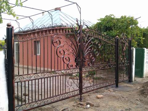 confecÈ›ii metalice garduri, poÈ›i, balustrade, copertine, etc