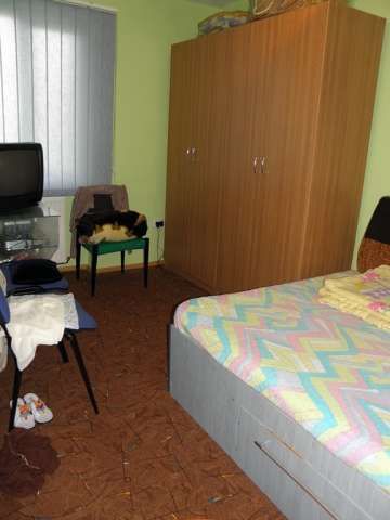 onesti, de vanzare apartament decomandat cu 3 camere 1