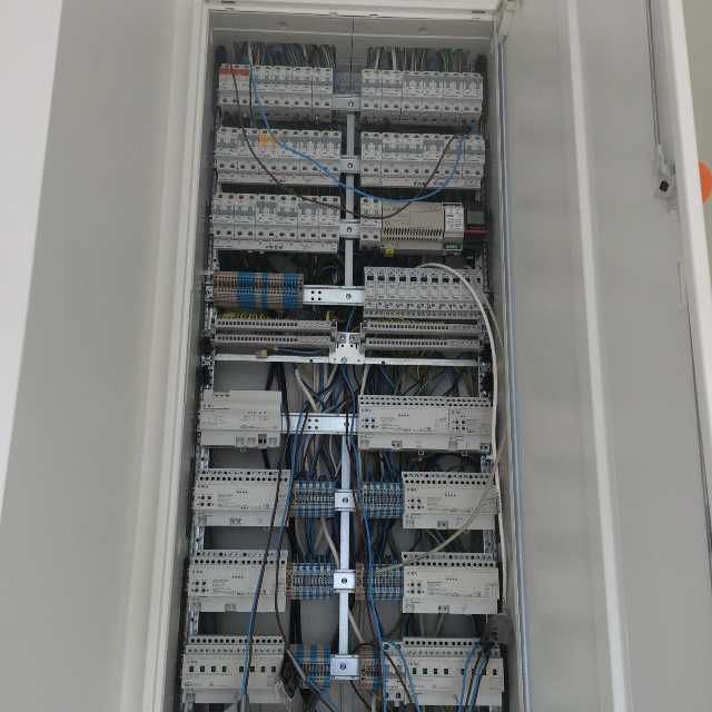 renovari instalatii electrice 12