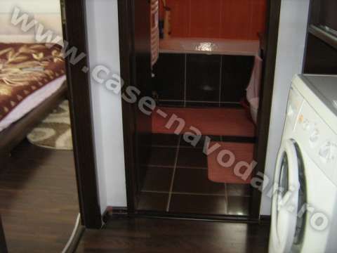 vand apartament 3 camere navodari zona liceu 7