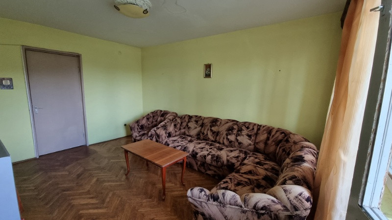 vand apartament 3 camere, fetesti- gara, zona centrala. 2