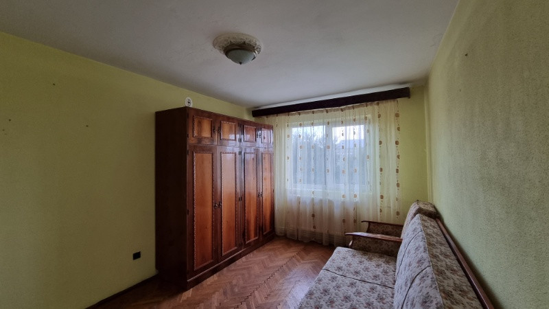 vand apartament 3 camere, fetesti- gara, zona centrala. 4