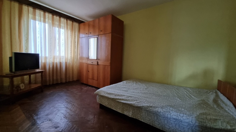 vand apartament 3 camere, fetesti- gara, zona centrala. 7