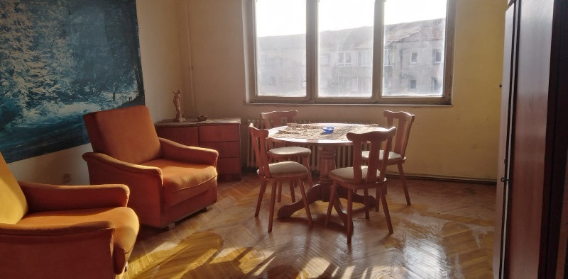 vanzare apartament 3 camere, etaj 4, str. unirii ( micro) 3