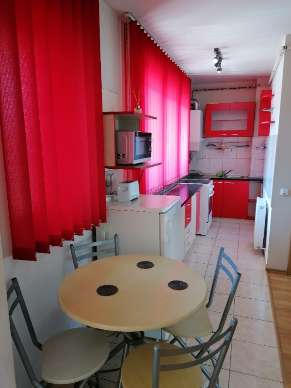 dau in chirie apartament cu 1 camera in catr. zorilor, str. sighisoarei 4