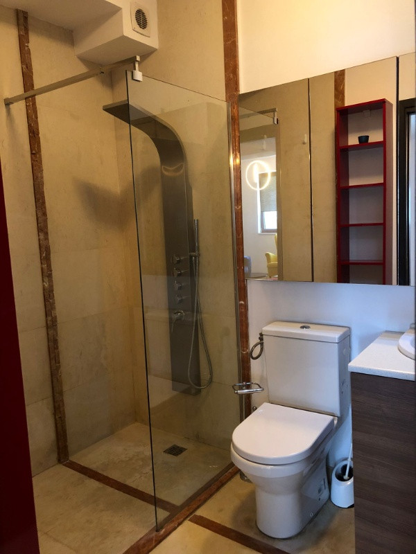 inchiriez apartament 3 camere in zona de nord- intrarea catedrei nr. 17- 23 4