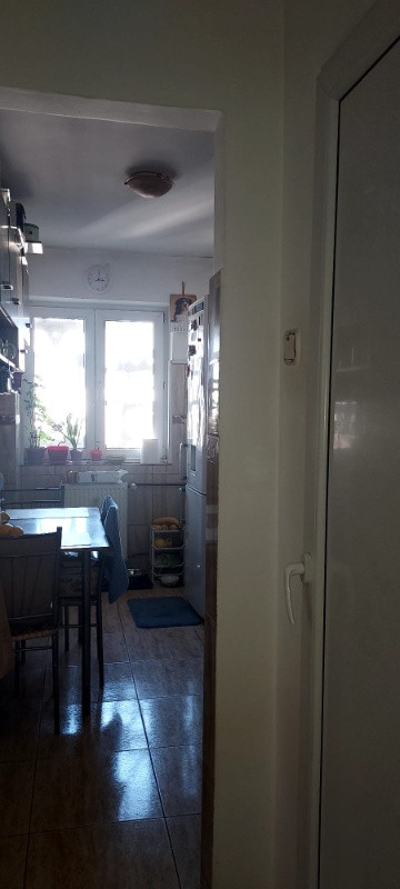 vand apartament 2 confort 1 etaj 8/ 9 zona nord penny 5