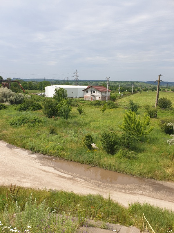 teren intravilan stradal de 70 isalnita, langa pensiune 5