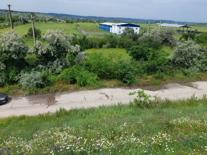 teren intravilan stradal de 70 isalnita, langa pensiune 7