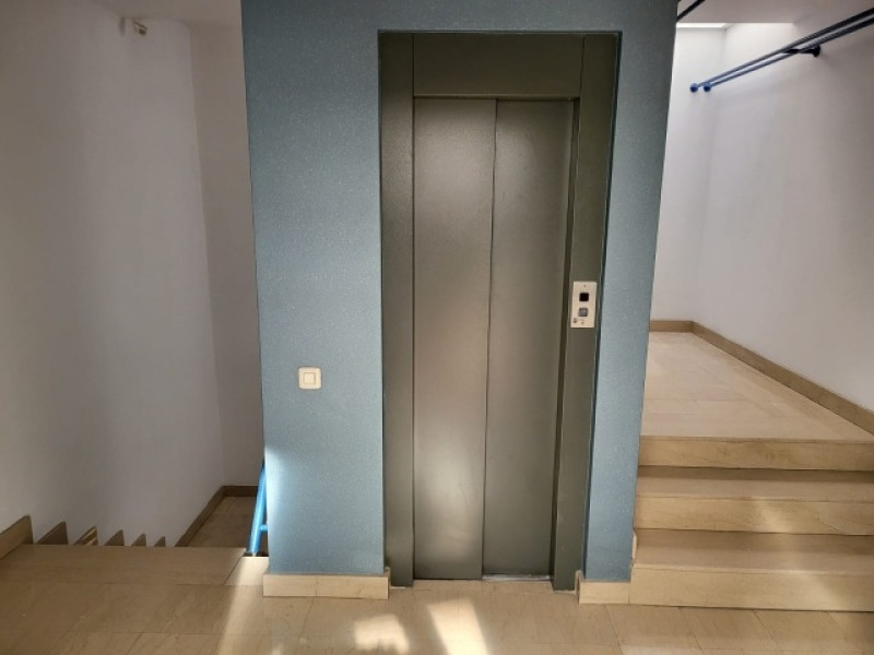 inchiriez spatiu de birouri, zona metrou brancoveanu, 140mp, 1400euro 5