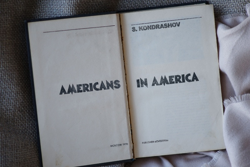 carte " americans in america" . autor: stanislav kondrashov 5