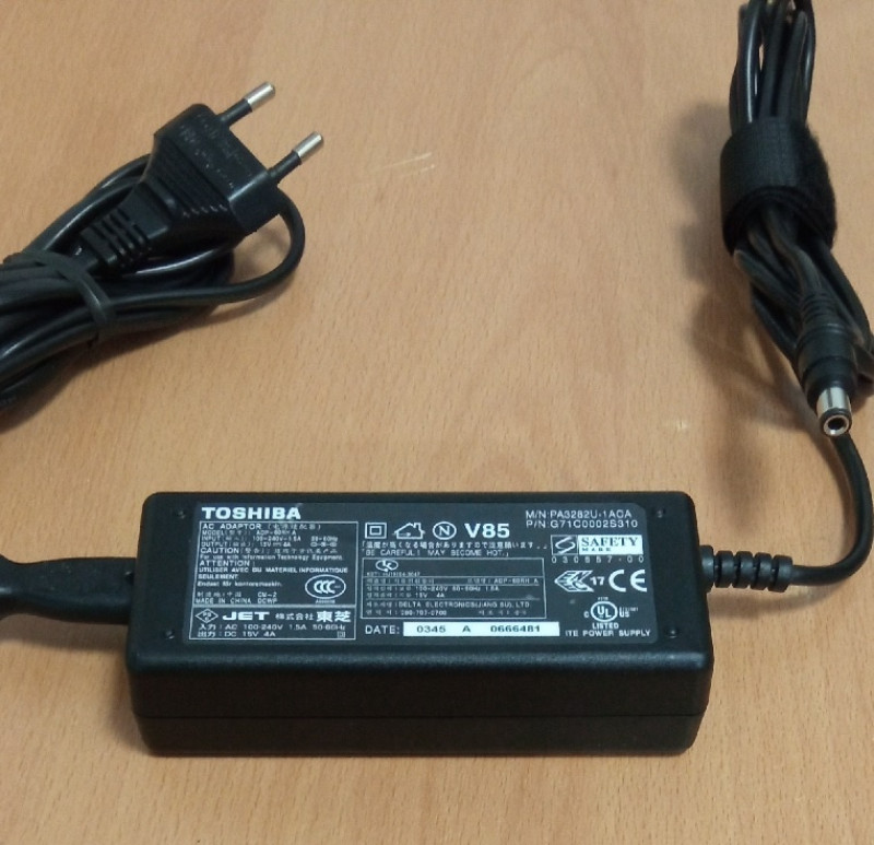 vand alimentator toshiba model adp- 60rh 15v  4a 60w pentru laptop 1