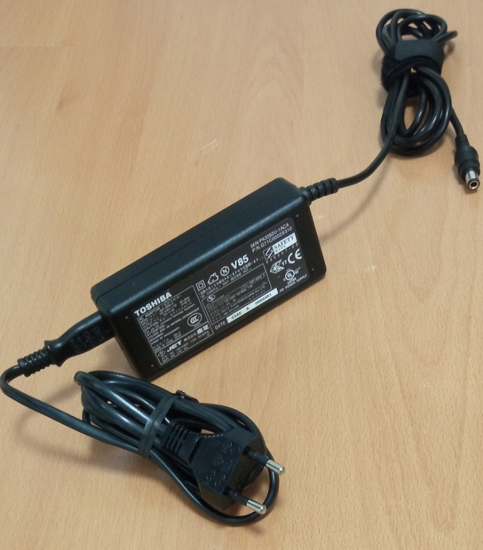 vand alimentator toshiba model adp- 60rh 15v  4a 60w pentru laptop 3