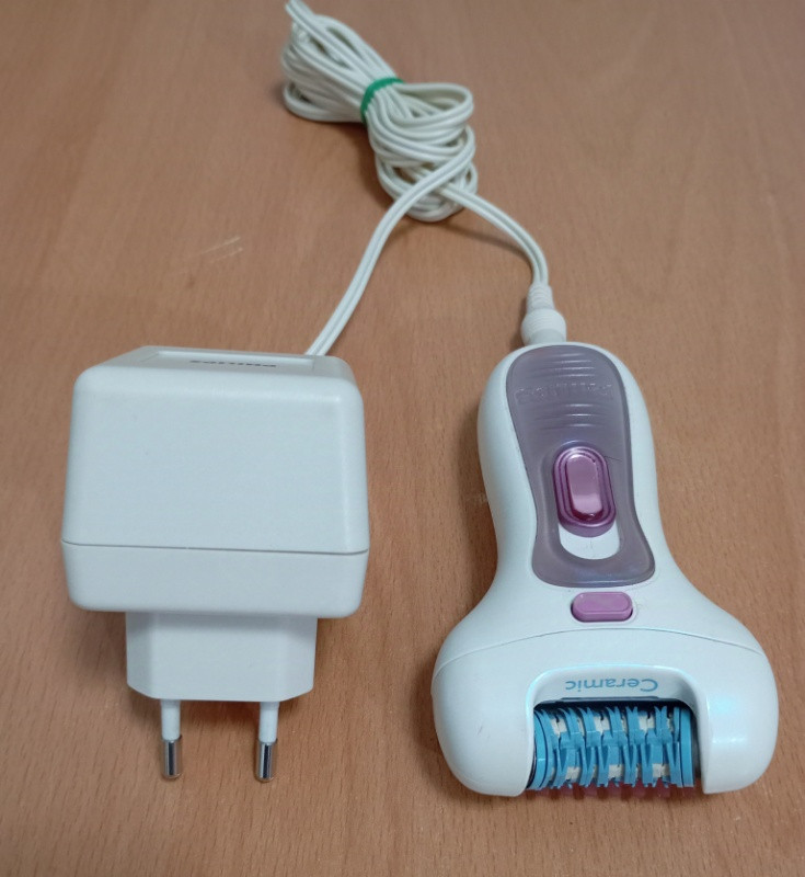 vand epilator philips cu cap ceramic si alimentator 1