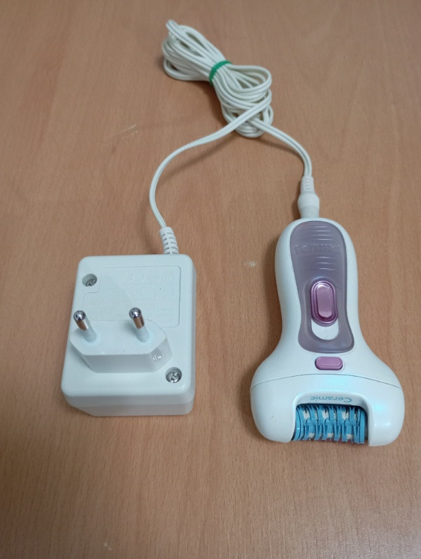 vand epilator philips cu cap ceramic si alimentator 3