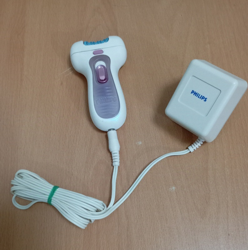 vand epilator philips cu cap ceramic si alimentator 4