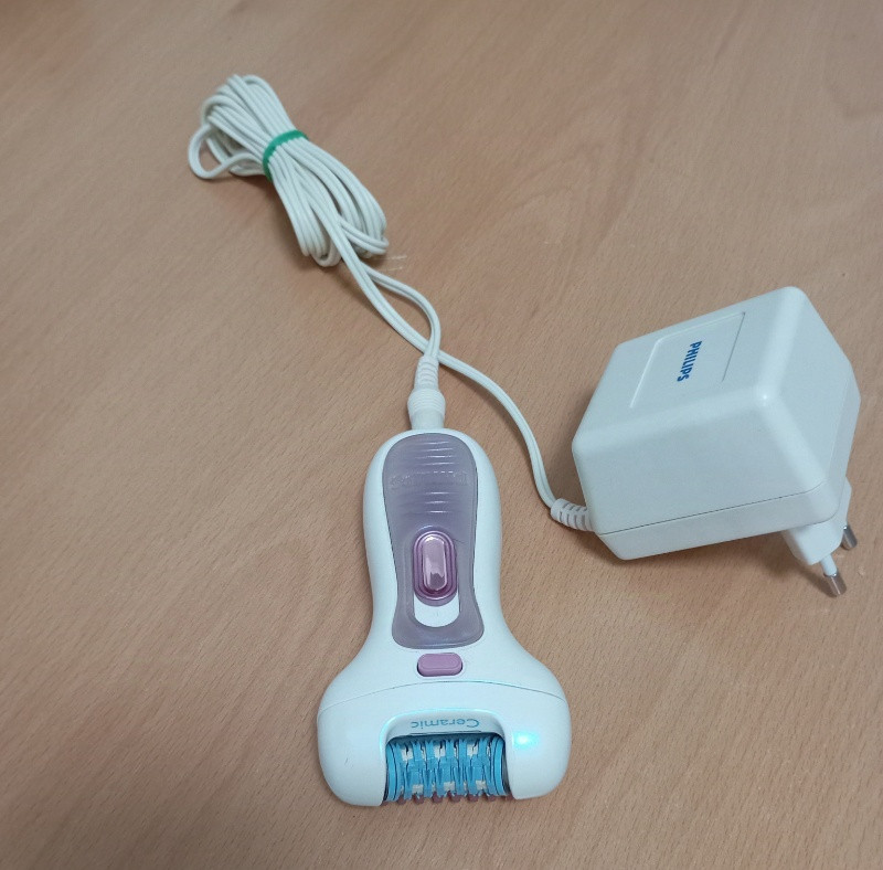 vand epilator philips cu cap ceramic si alimentator 5