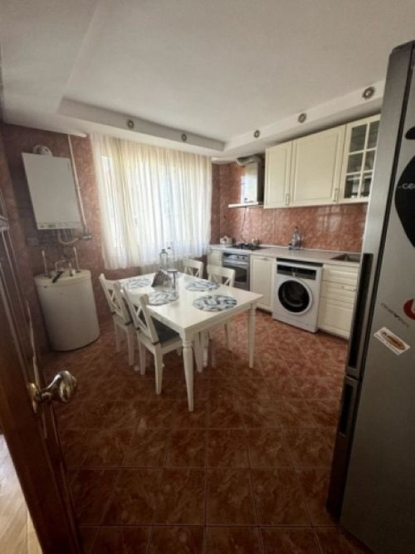 inchiriez apartament 4 camere, semidecomandat, 140mp, baneasa, 1. 300euro 2