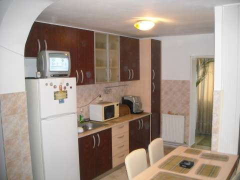 vand apartament, ultrafinisat central cu 2 camere, zona linistita, str dr i ratiu, , decomandat, zona centrala 8