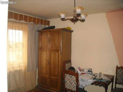 vand apartament cu 2 camere in dej 1