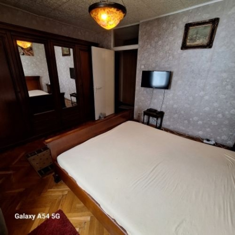 inchiriez apartament 2 camere decomandat, 63mp, piata alba iulia, 490euro 4