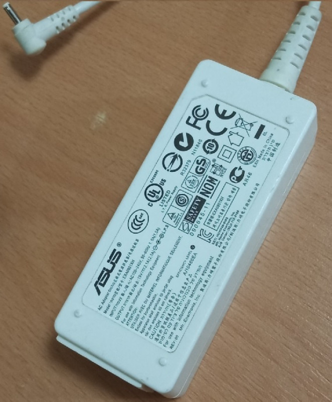 vand incarcator original asus 19v 2, 1amperi 1