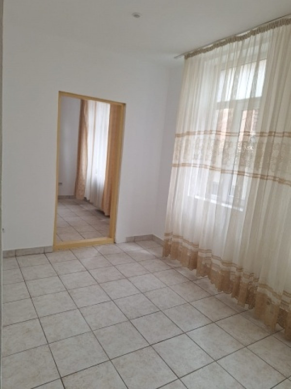 apartament 2 camere, semidecomandat, 28mp, cismigiu, 50. 000euro 1