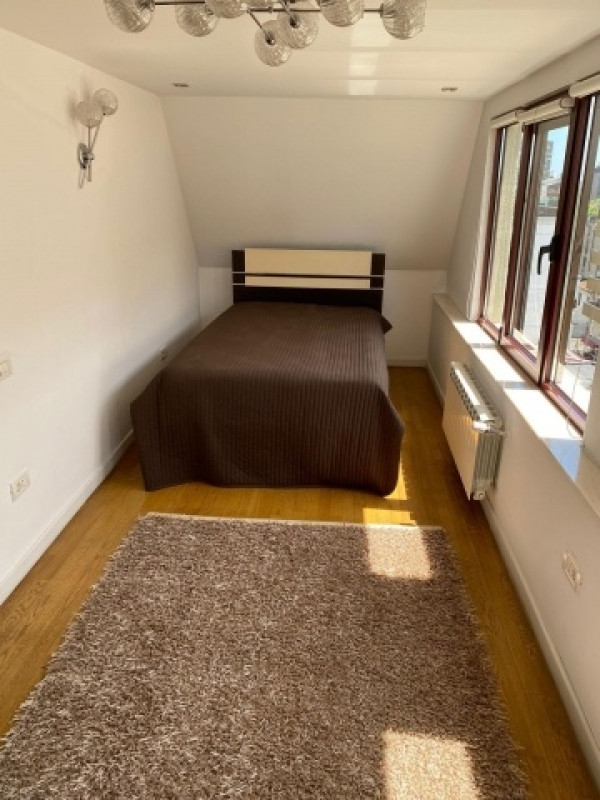 inchiriez apartament 4 camere, decomandat, 200mp, aviatorilor, 2. 300euro 8