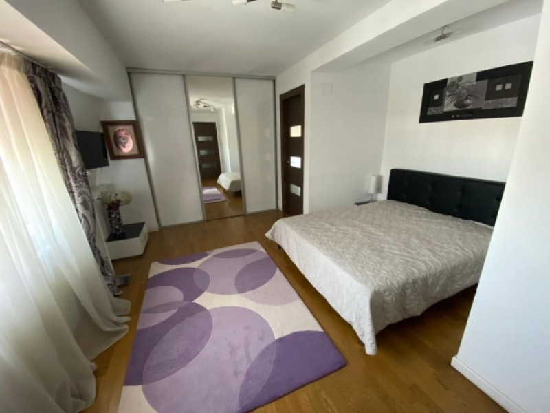 inchiriez apartament 4 camere, decomandat, 200mp, aviatorilor, 2. 300euro 12