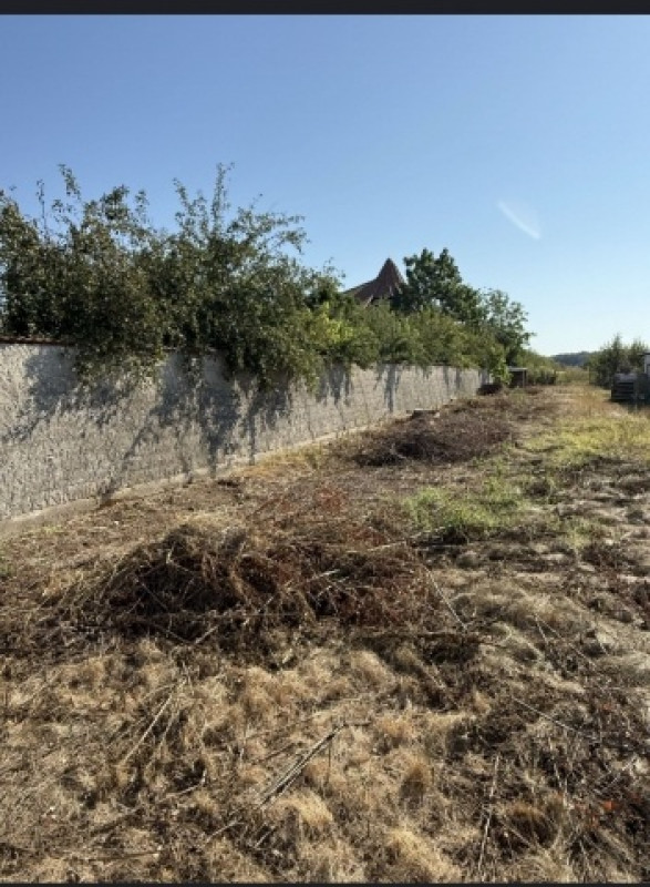 teren de vanzare in potigrafu, deschidere 9ml, 2500mp, 40. 000euro 1