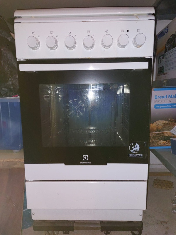 Aragaz ELECTROLUX, plita gaz, 4 arzatoare, aprindere integrata plita, 50cm, cuptor electric, Timer, alb