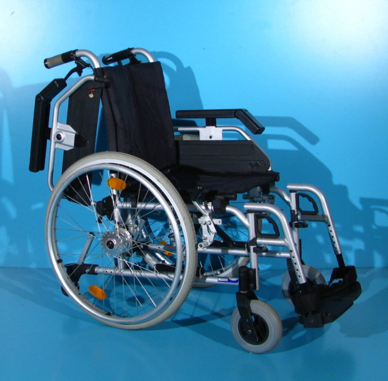 scaun cu rotile  b+ b - latime sezut 38 cm 3