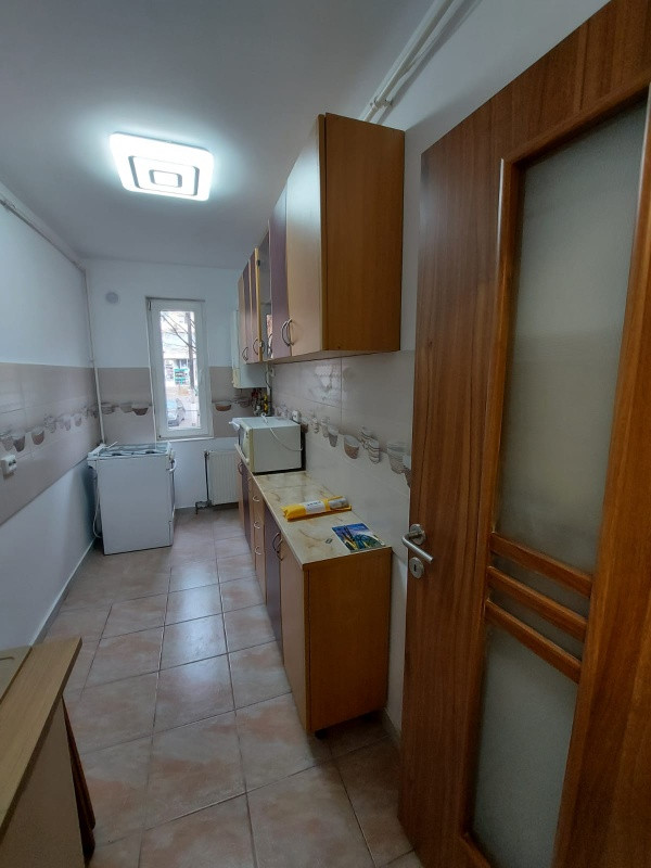 garsoniera de inchiriat - ideala pentru sediu firma! 3
