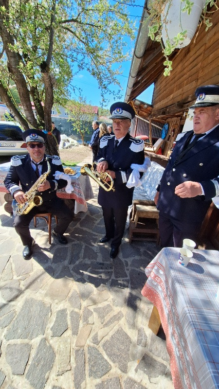 Fanfara inmormantare " Lacrima si ruga"