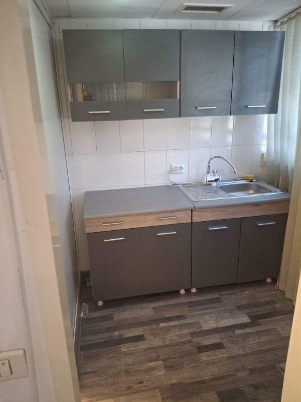 inchiriez spatiu de birouri, zona metrou brancoveanu, 83mp, 913euro 2