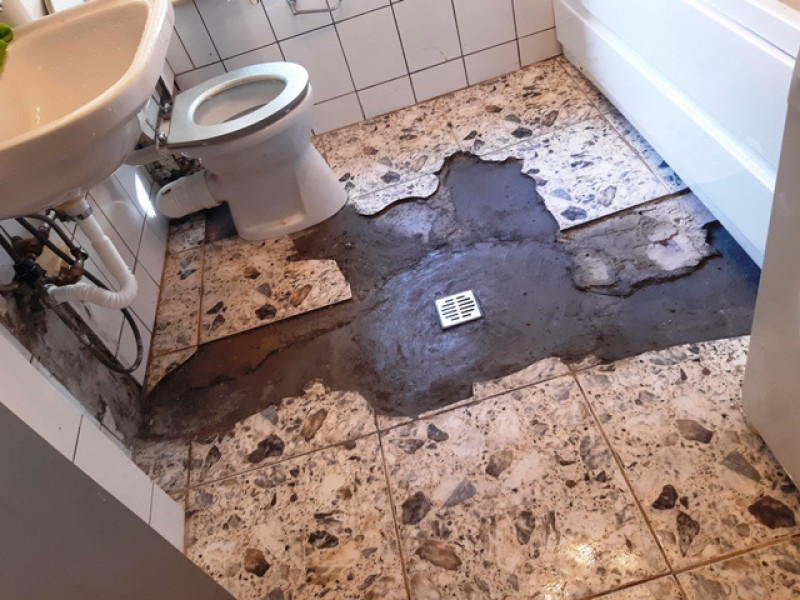 servicii instalatii: schimbat sifon pardoseala, tevi de scurgere / presiune 2
