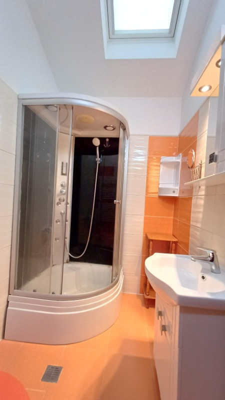 proprietar, ofer spre inchiriere duplex 108 mpu, complet mobilat si utilat, 3 camere, 2 bai, centrala proprie, 2 aparate aer con 9