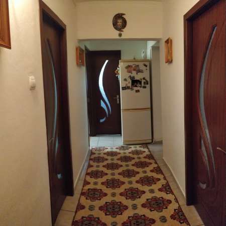 apartament cu 3 camere de vanzare in targu frumos pe strada bogdan- voda. 2