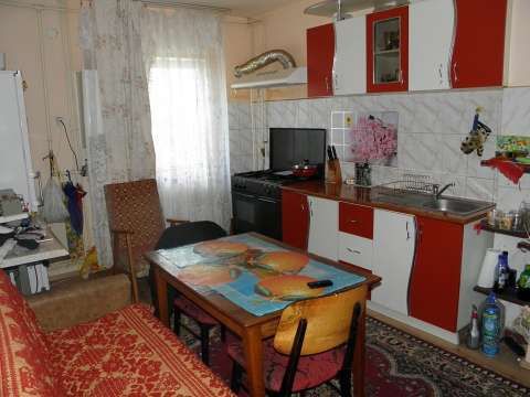 onesti, de vanzare apartament 2 camere decomandate 1