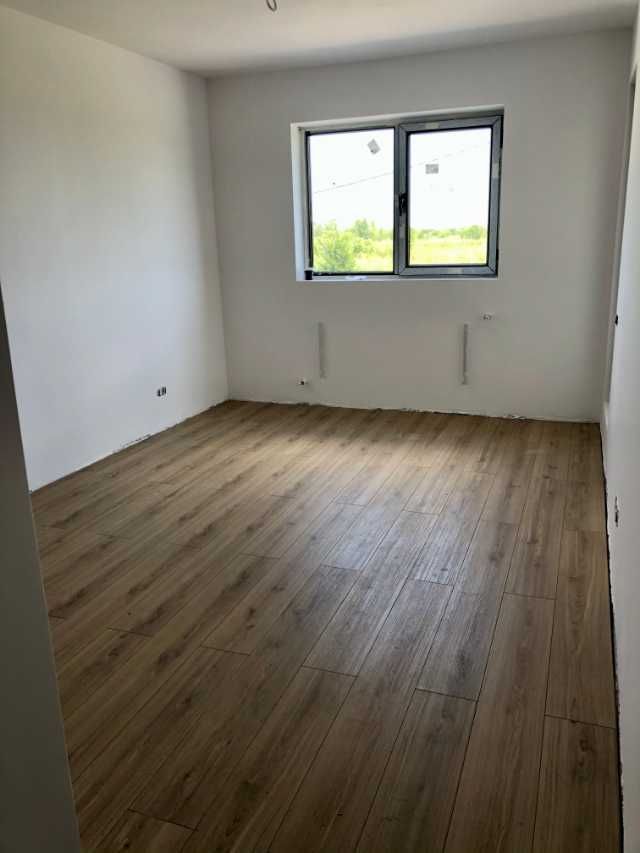 garsoniera demisol , pe str . sperantei , langa lacul morii . 5