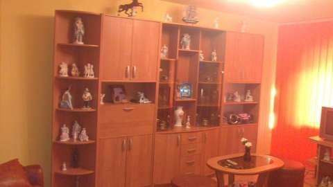 urgent ! vand apartament cu 2 camere, decomandat, etaj 1, mobilat, lux 30. 000 euro 2