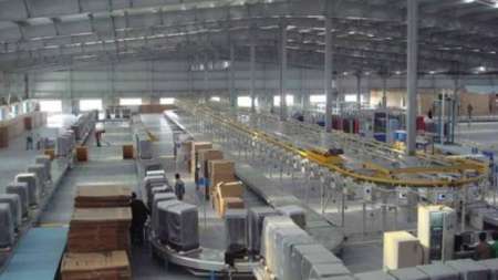 Muncitori in fabrica de electronice Anglia 