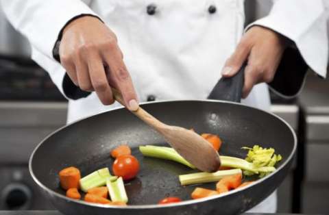 AJUTOR BUCATAR 1.400 EURO STRAINATATE