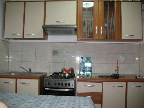 vand apartament 2 camere, in deal langa piata 1