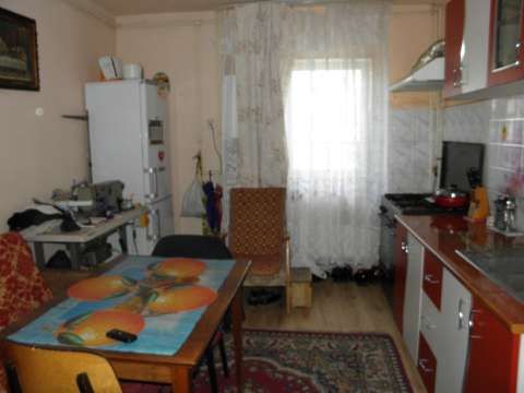 onesti, de vanzare apartament 2 camere decomandate 2