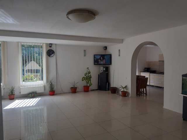 particular, 000 euro- vila individuala( nu duplex) 5 camere, curte - prelungirea ghencea - cartier latin 1