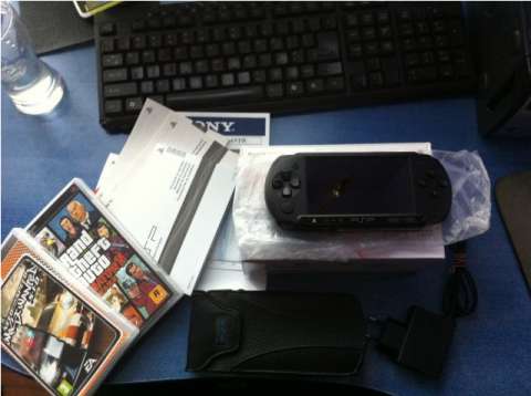 VAND PSP SONY STREET E1004 CU GARANTIE